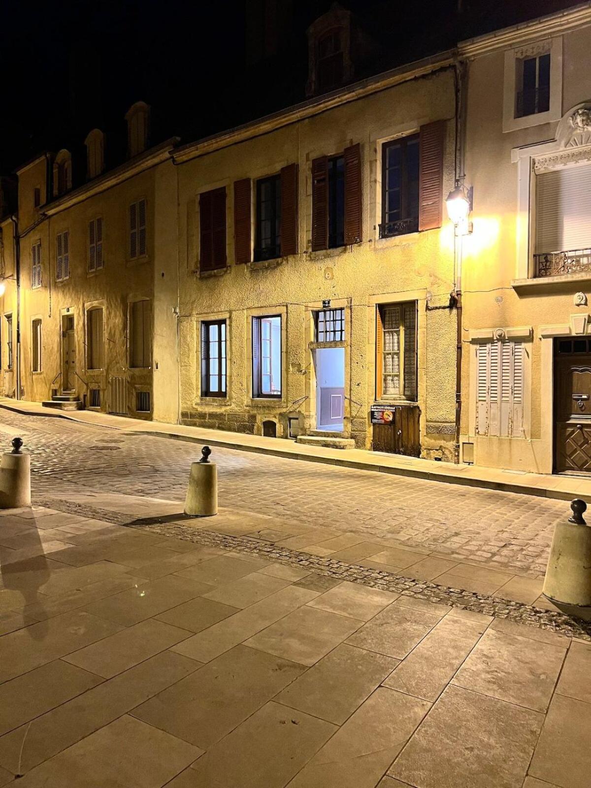 فيلا "La Grenouille" Centre Historique - Les Terres Du Roy أفالو المظهر الخارجي الصورة