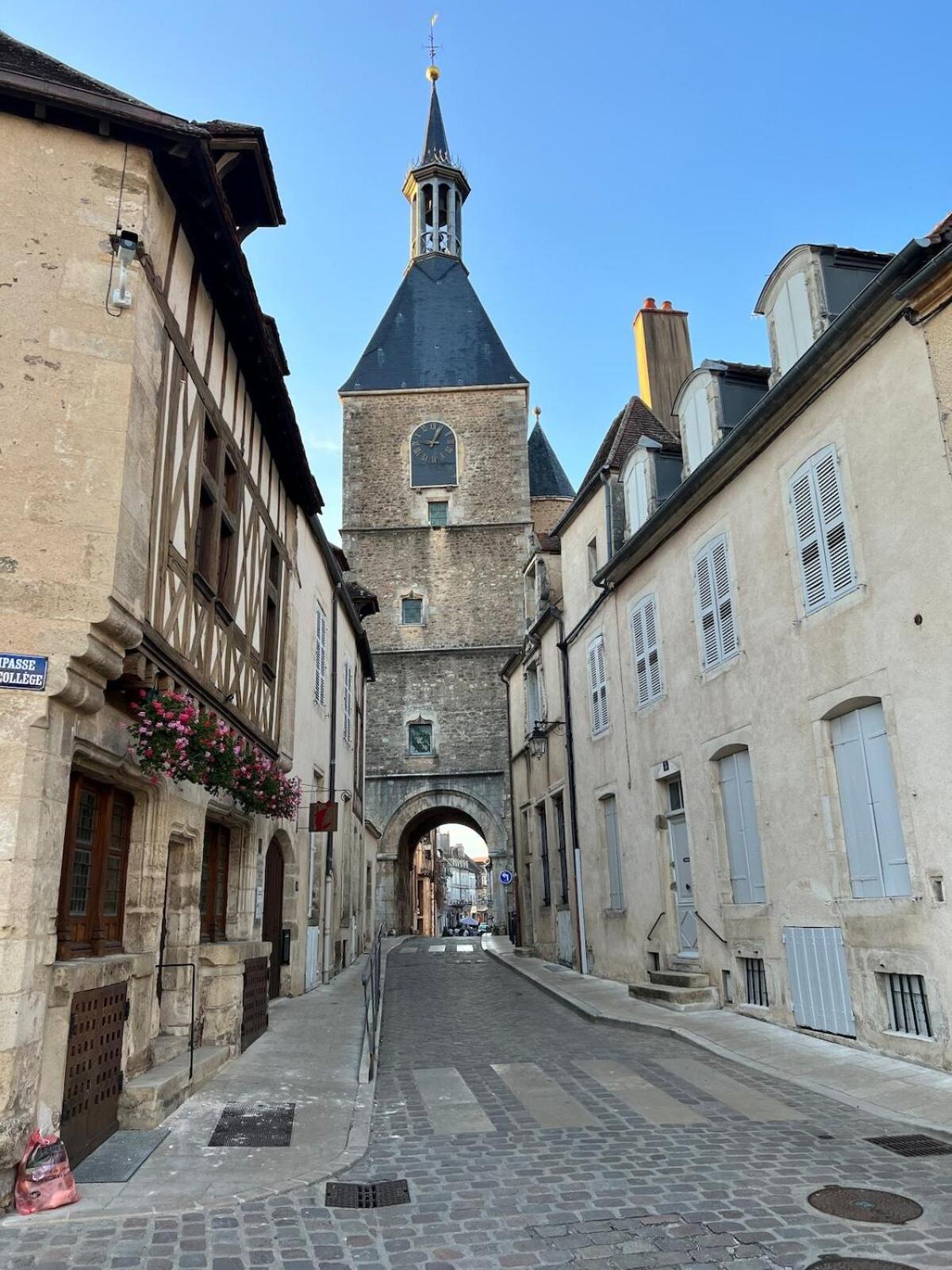 فيلا "La Grenouille" Centre Historique - Les Terres Du Roy أفالو المظهر الخارجي الصورة